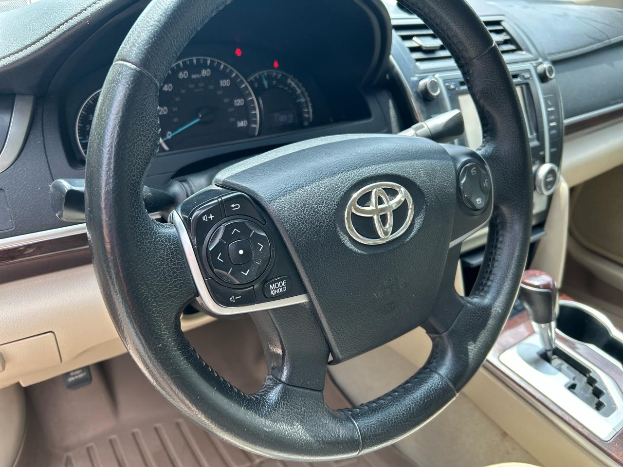 Toyota Camry 4dr Sdn V6 Auto SE (Natl) 2012