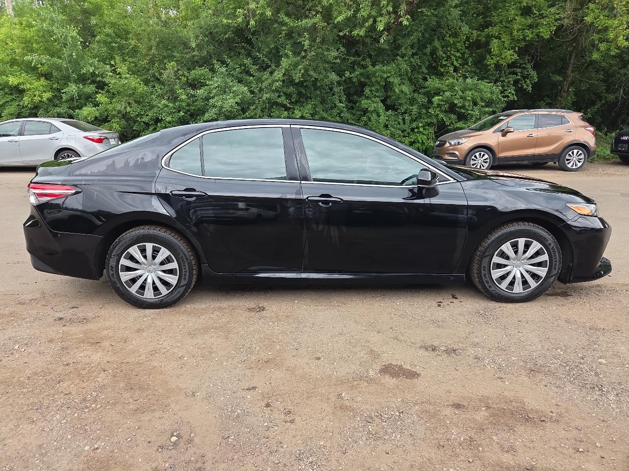 Toyota Camry LE Auto (Natl) 2018
