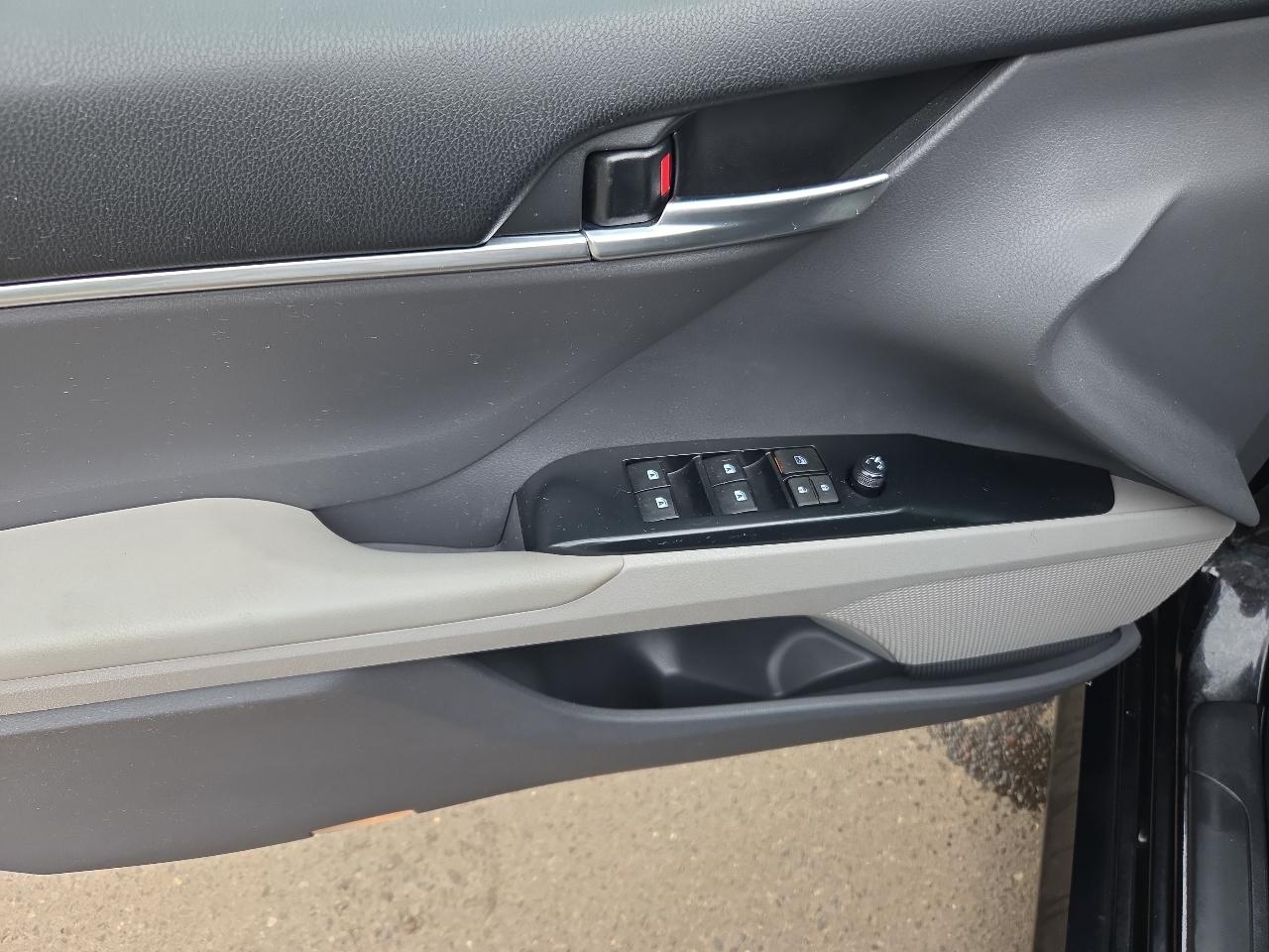 Toyota Camry LE Auto (Natl) 2018