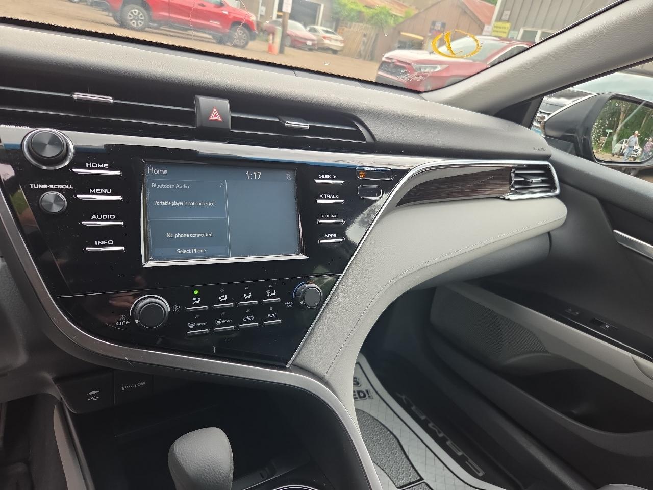 Toyota Camry LE Auto (Natl) 2018