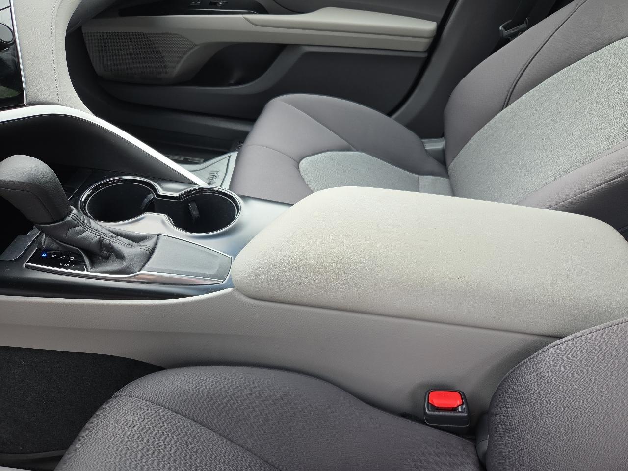 Toyota Camry LE Auto (Natl) 2018