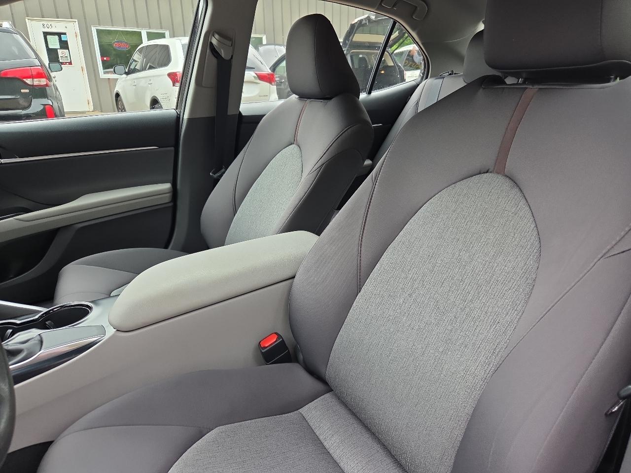 Toyota Camry LE Auto (Natl) 2018