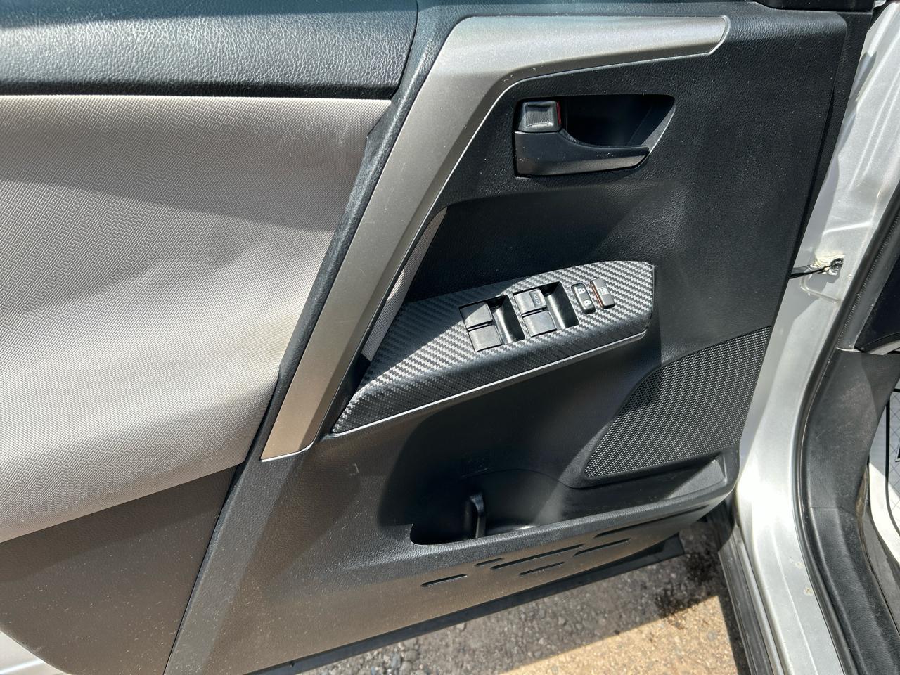 Toyota RAV4 AWD 4dr LE (Natl) 2015