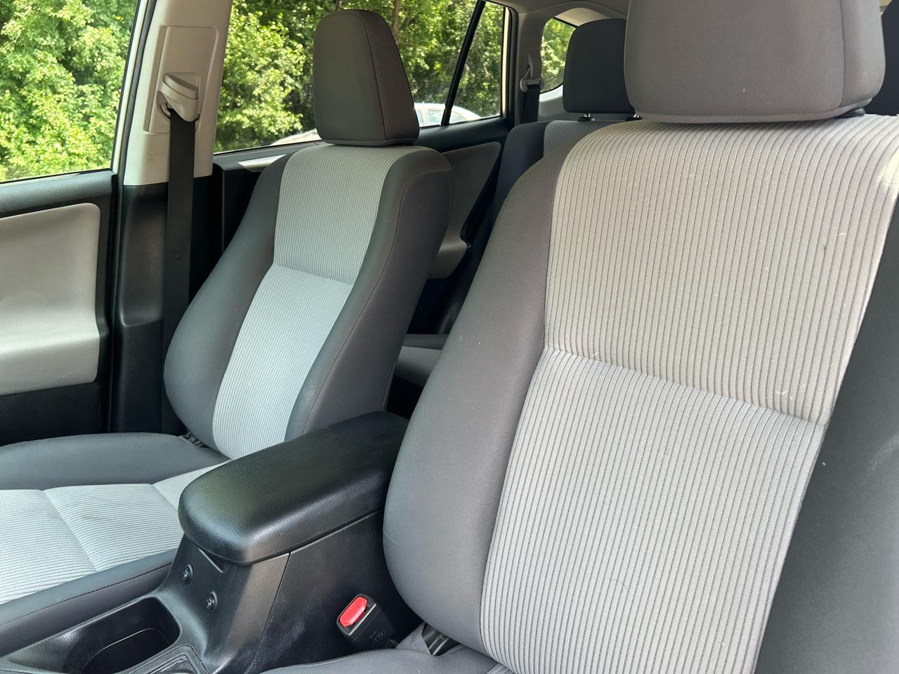 Toyota RAV4 AWD 4dr LE (Natl) 2015
