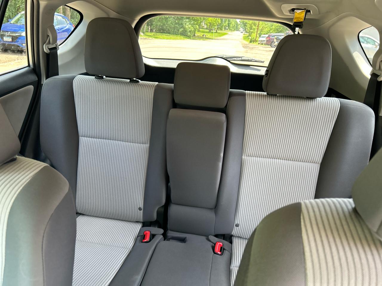 Toyota RAV4 AWD 4dr LE (Natl) 2015