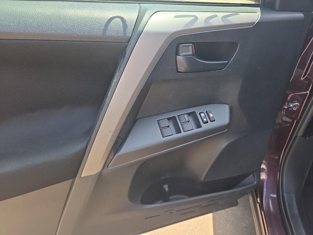Toyota RAV4 AWD 4dr LE (Natl) 2016