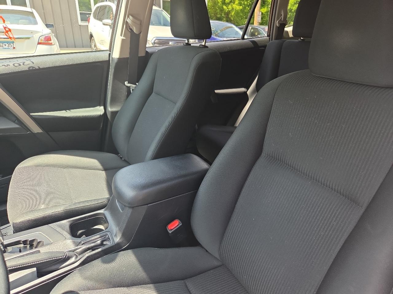 Toyota RAV4 AWD 4dr LE (Natl) 2016