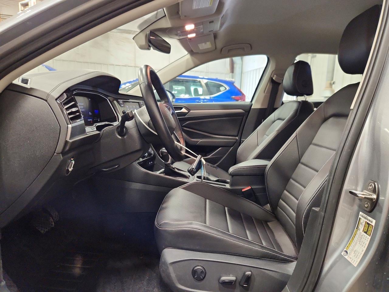 Volkswagen Jetta SE Auto 2022