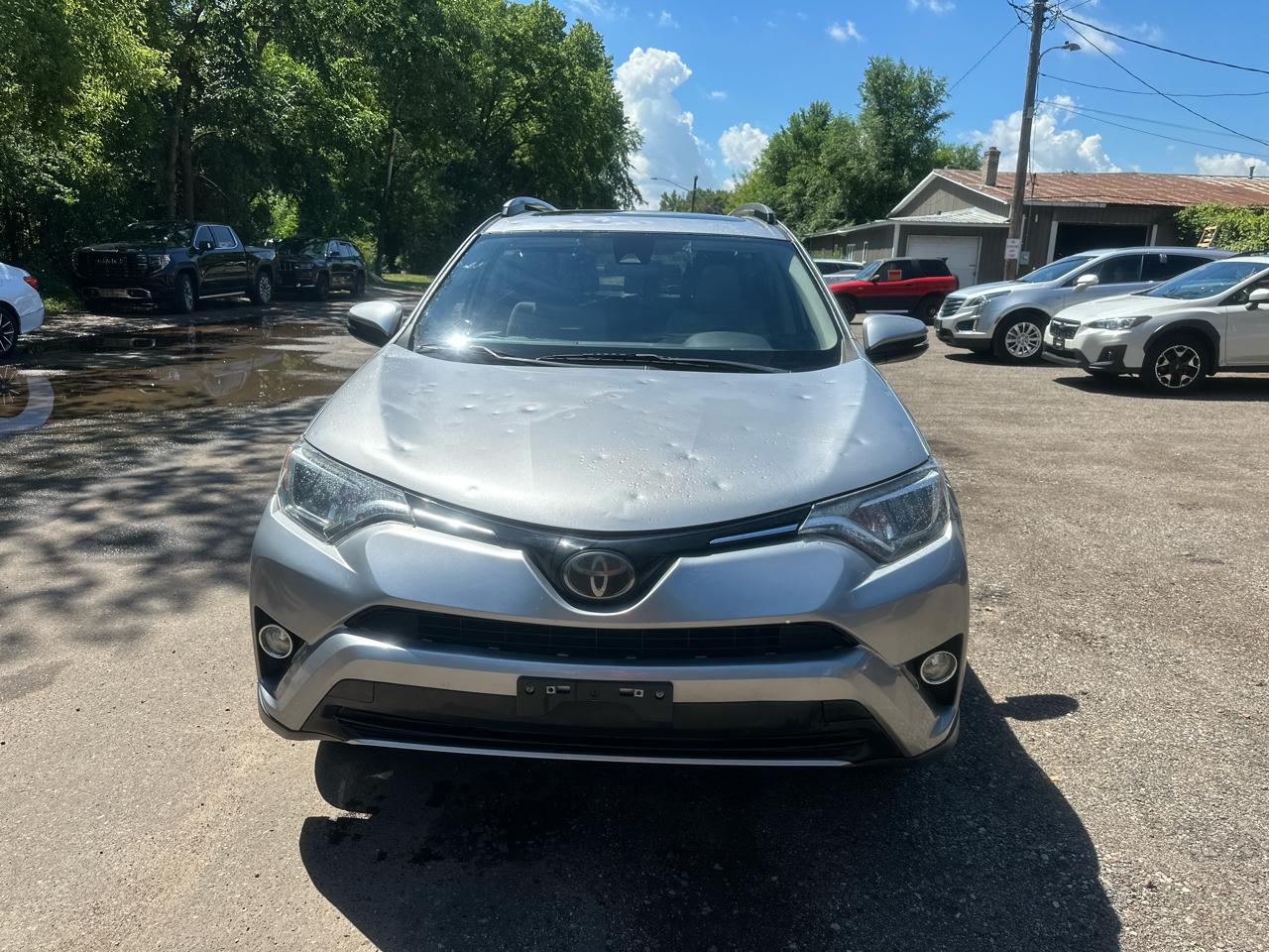 Toyota RAV4 XLE FWD (Natl) 2018