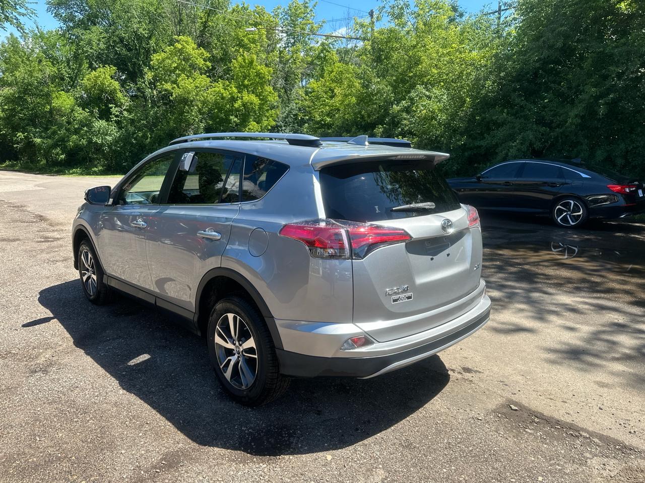 Toyota RAV4 XLE FWD (Natl) 2018