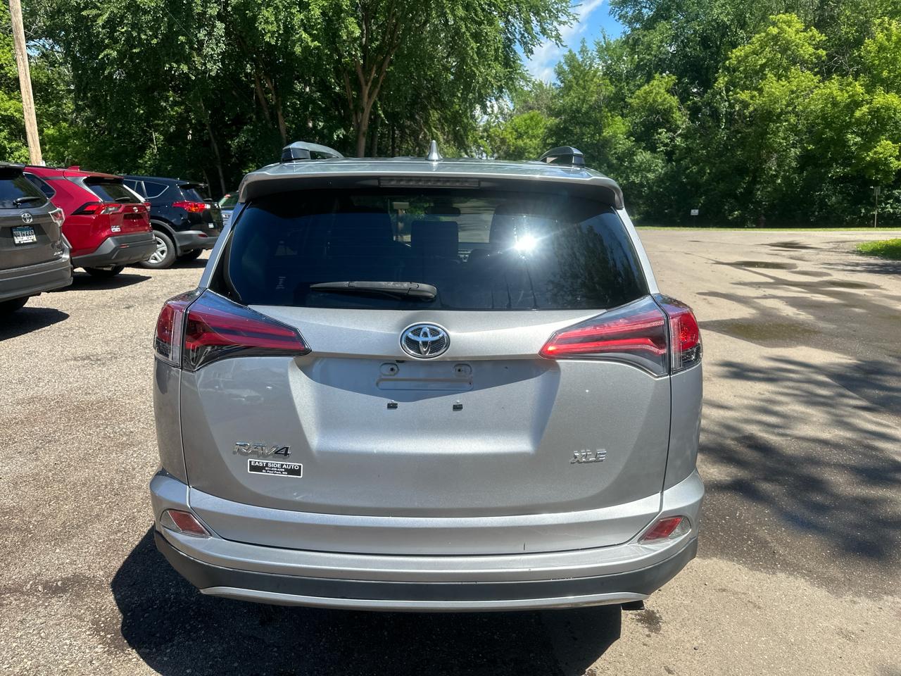 Toyota RAV4 XLE FWD (Natl) 2018
