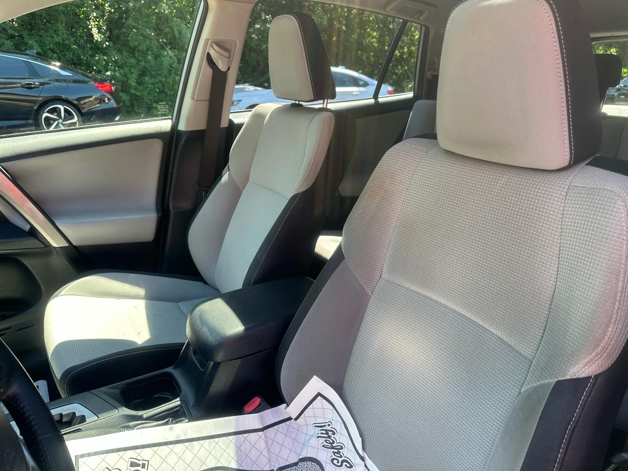 Toyota RAV4 XLE FWD (Natl) 2018