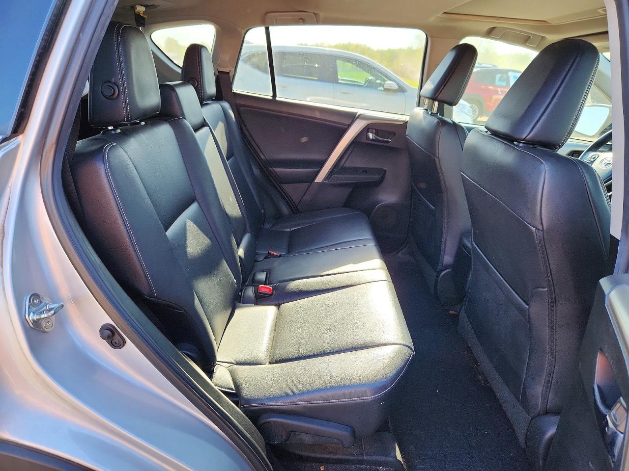 Toyota RAV4 AWD 4dr Limited (Natl) 2015