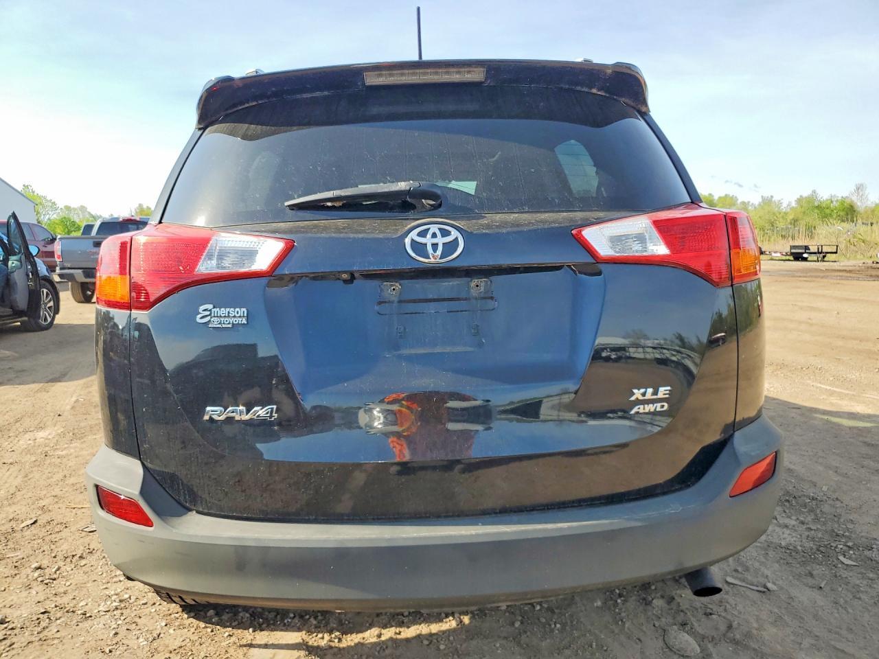 Toyota RAV4 AWD 4dr XLE (Natl) 2013