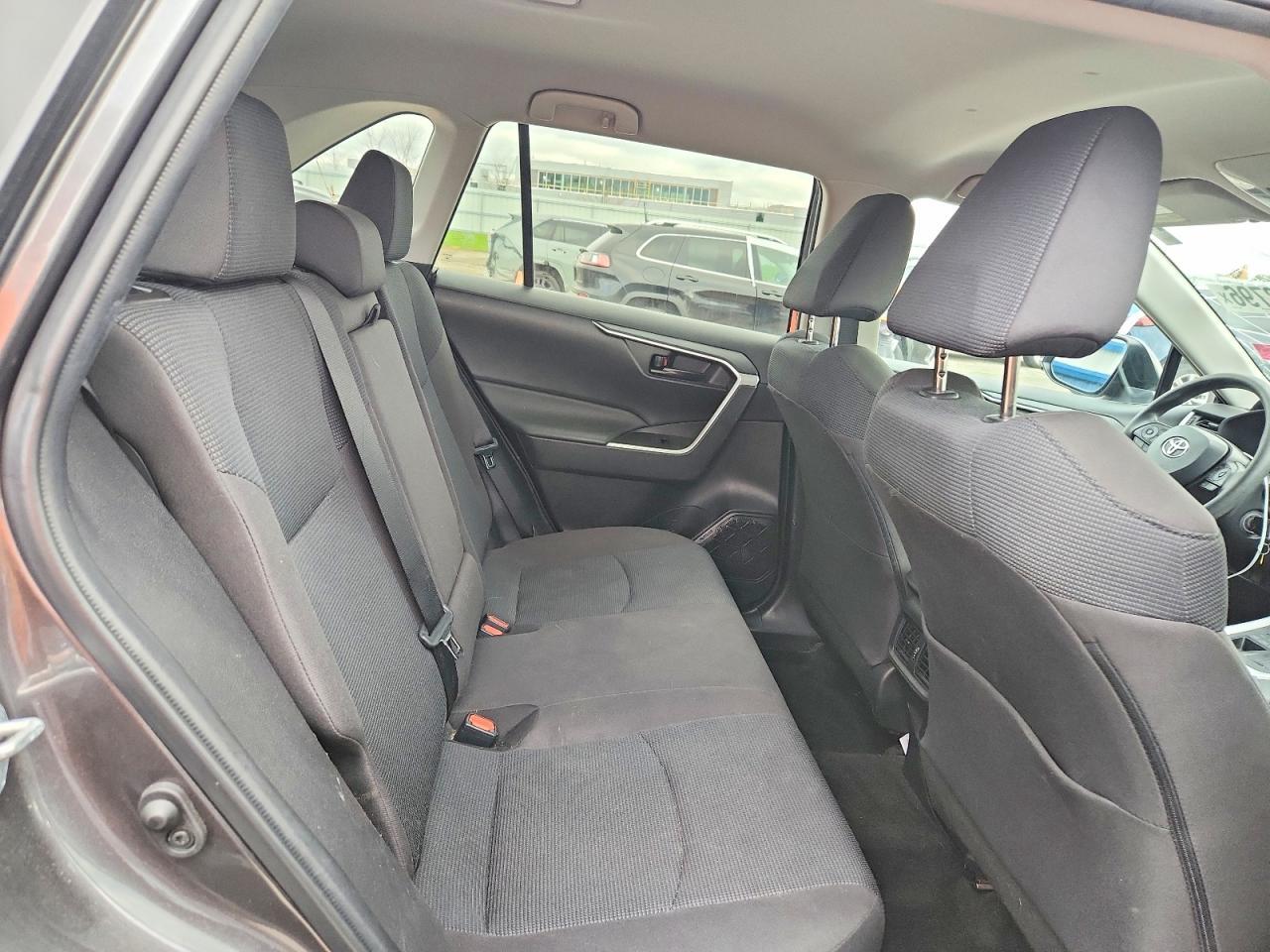 Toyota RAV4 LE AWD (Natl) 2022