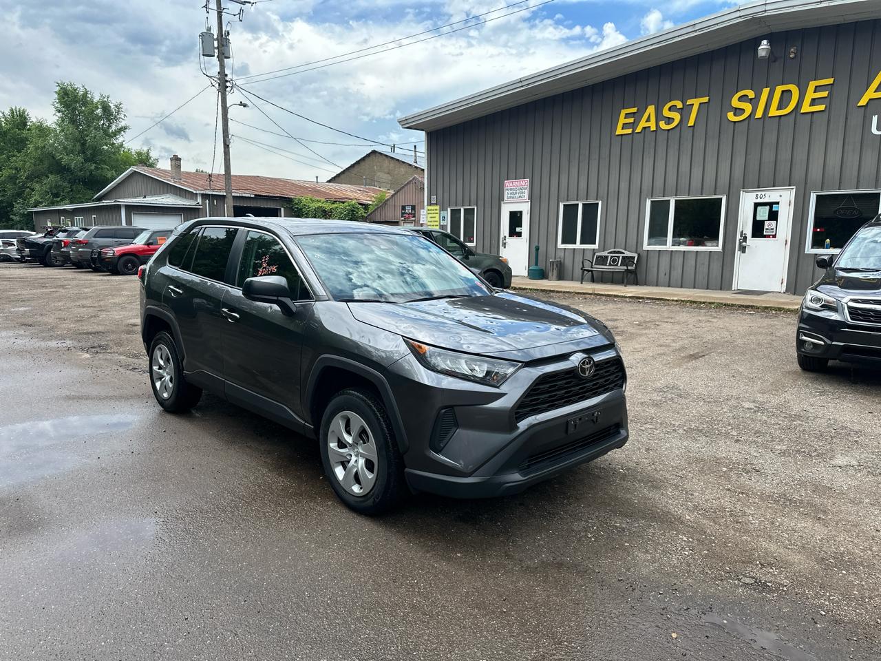 Toyota RAV4 LE AWD (Natl) 2022
