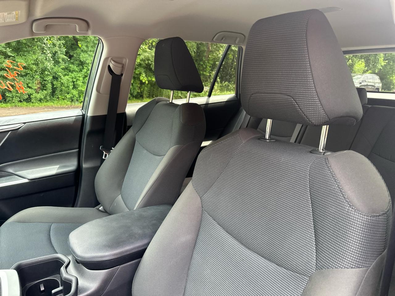 Toyota RAV4 LE AWD (Natl) 2022