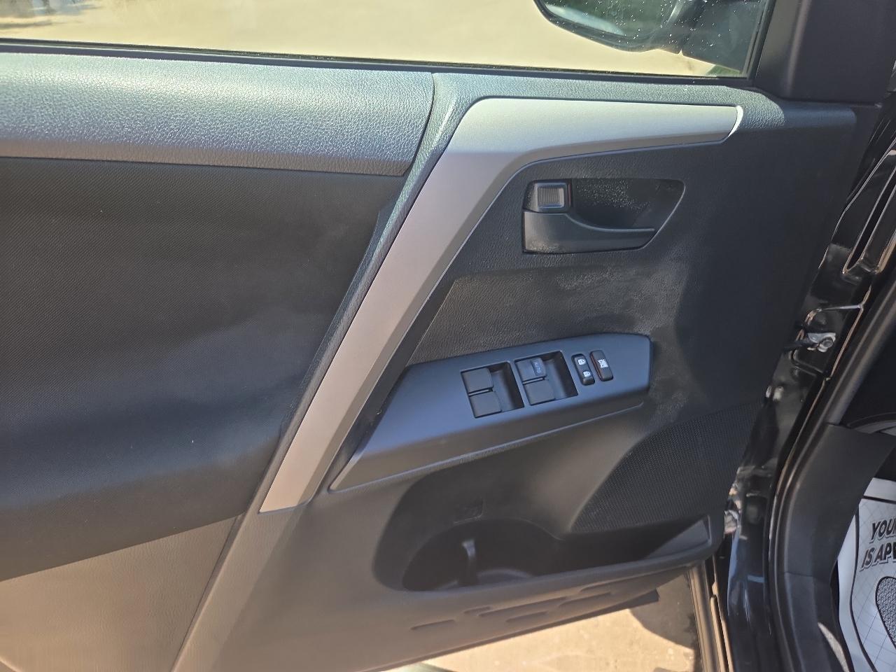 Toyota RAV4 LE FWD (Natl) 2018