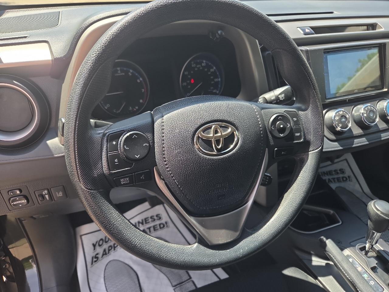 Toyota RAV4 LE FWD (Natl) 2018