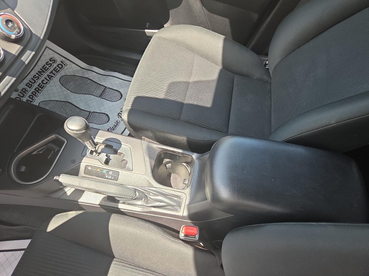 Toyota RAV4 LE FWD (Natl) 2018