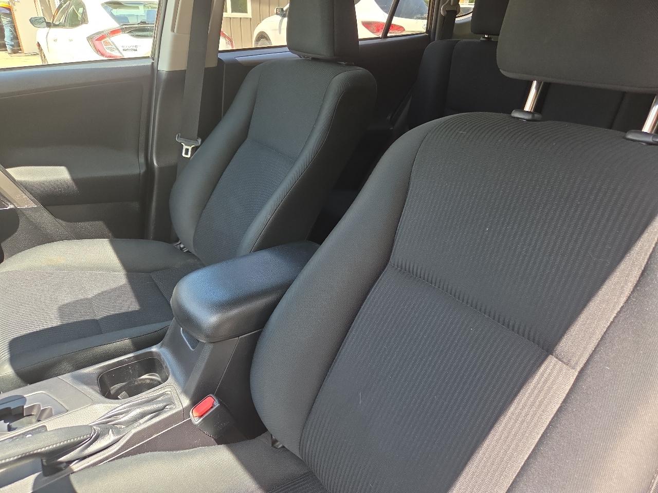 Toyota RAV4 LE FWD (Natl) 2018