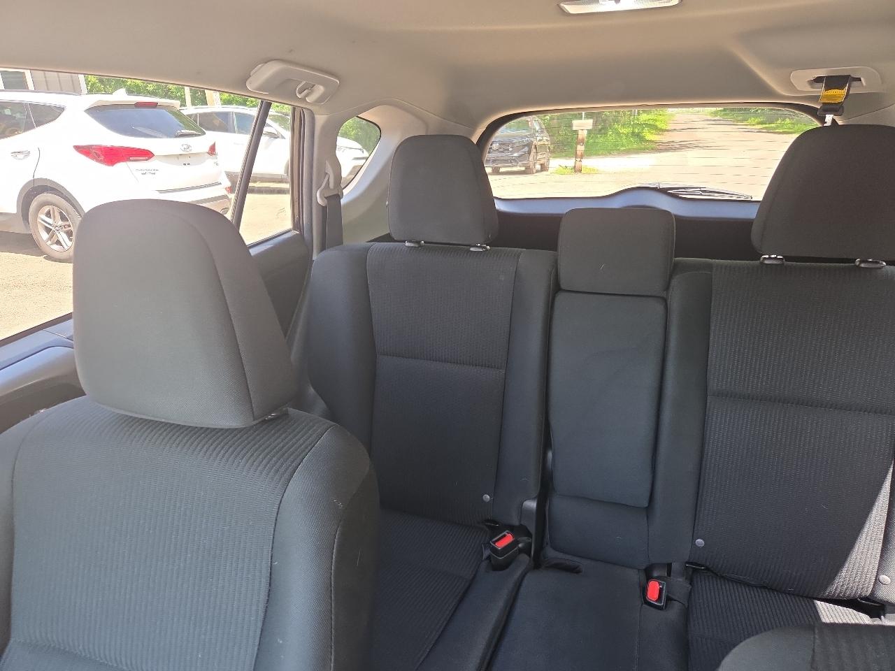 Toyota RAV4 LE FWD (Natl) 2018