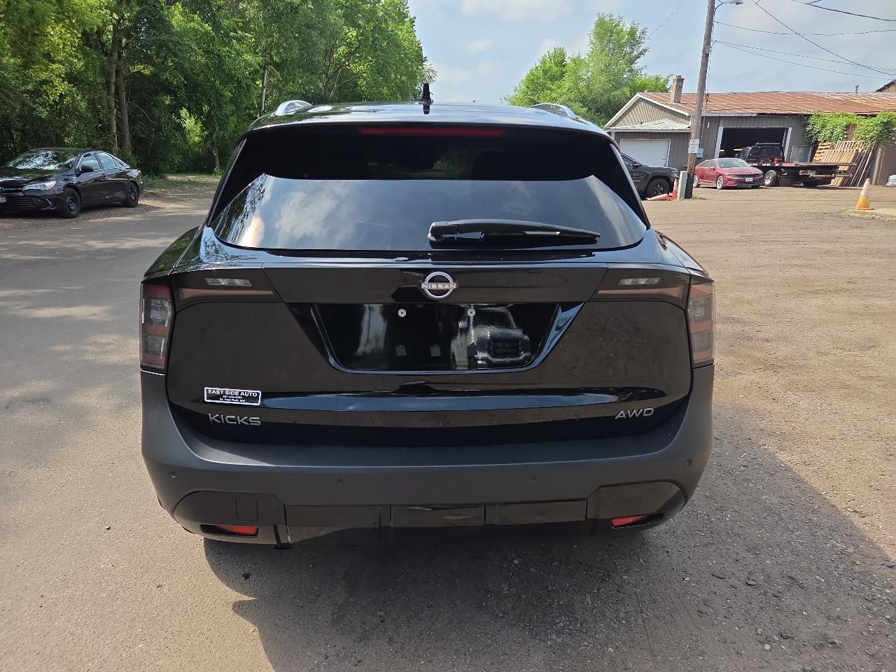 Nissan Kicks SV AWD 2025