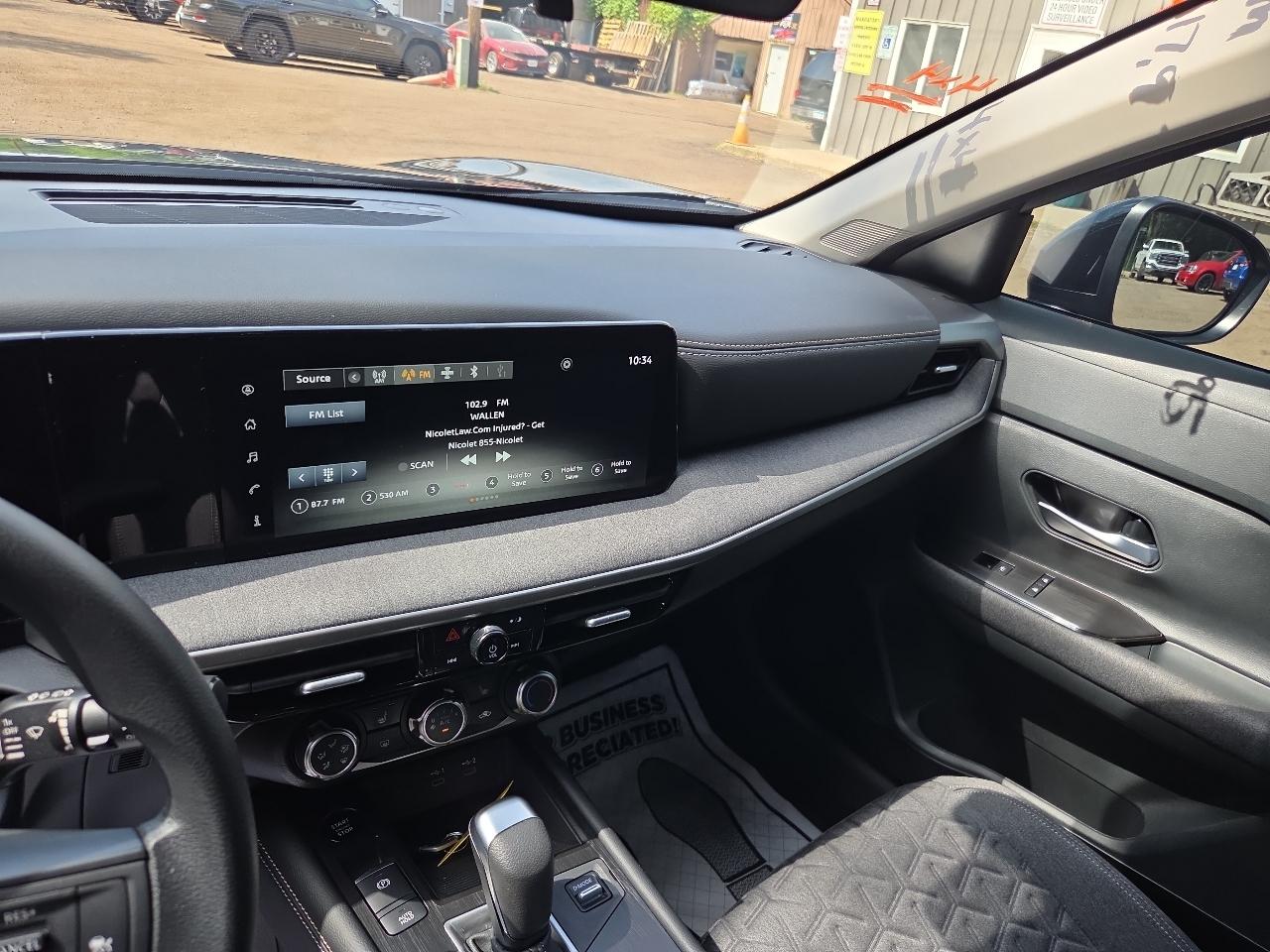 Nissan Kicks SV AWD 2025