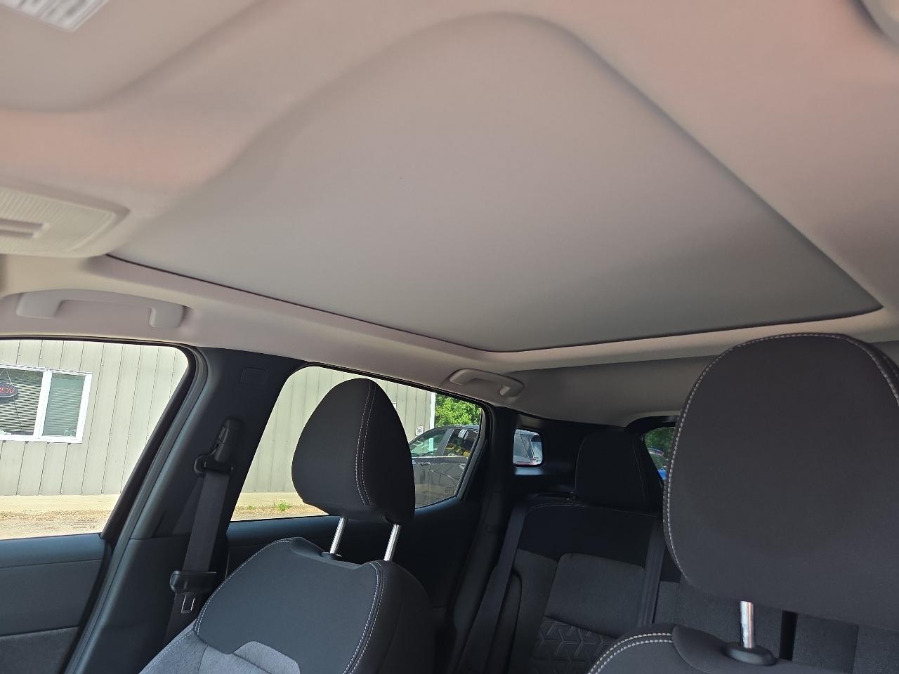 Nissan Kicks SV AWD 2025
