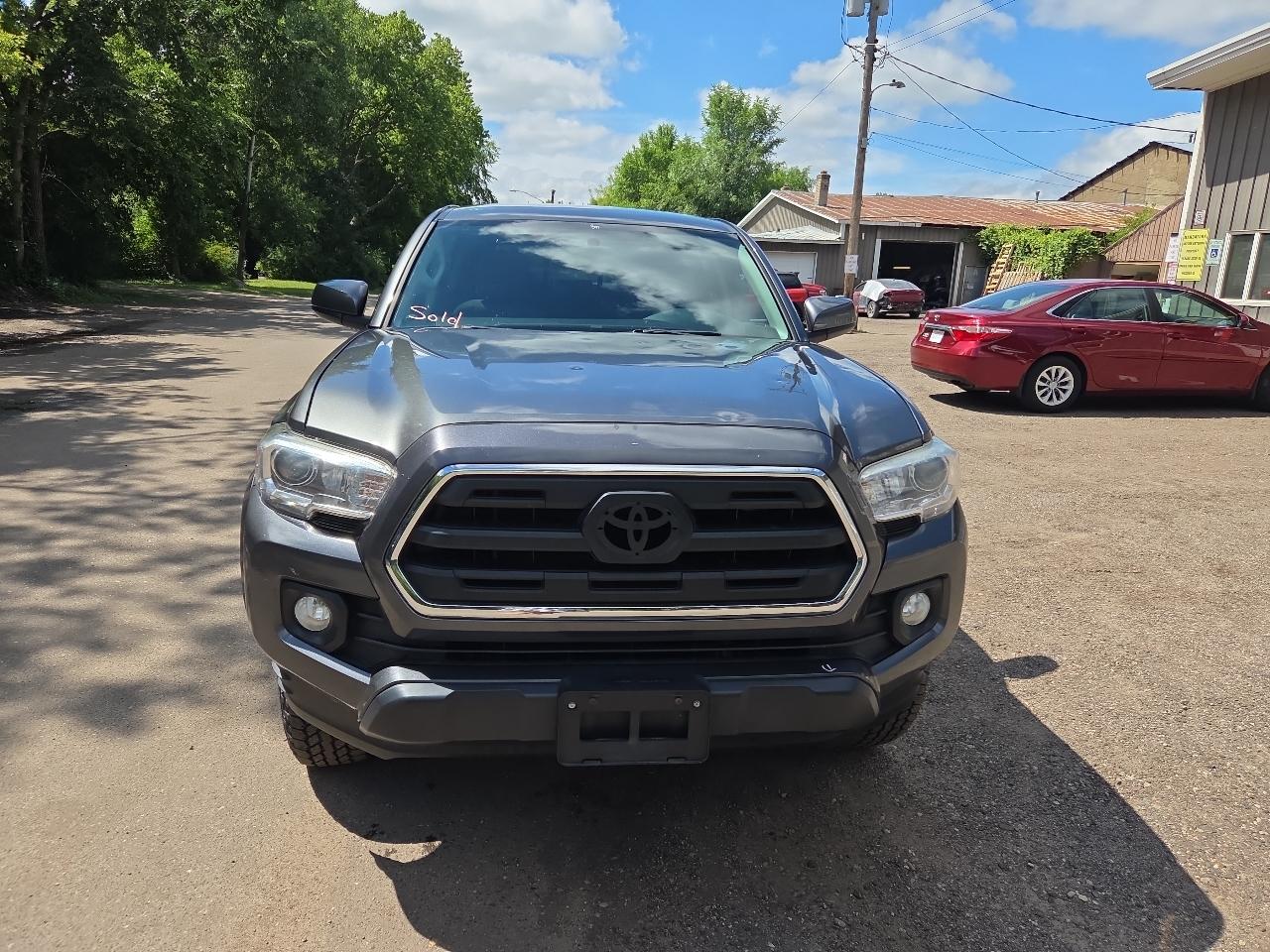 Toyota Tacoma 4WD Double Cab LB V6 AT SR5 (Natl) 2016