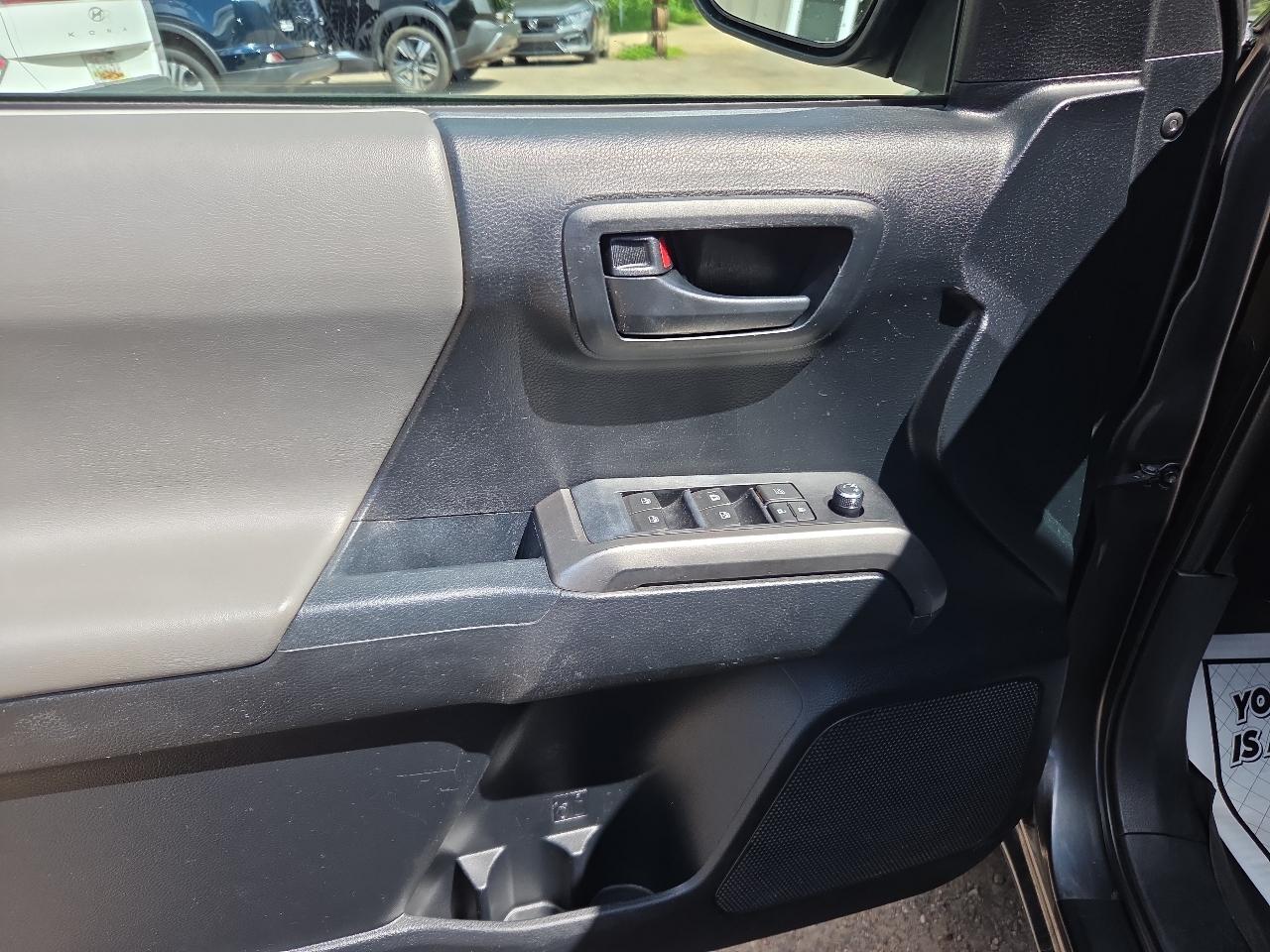 Toyota Tacoma 4WD Double Cab LB V6 AT SR5 (Natl) 2016