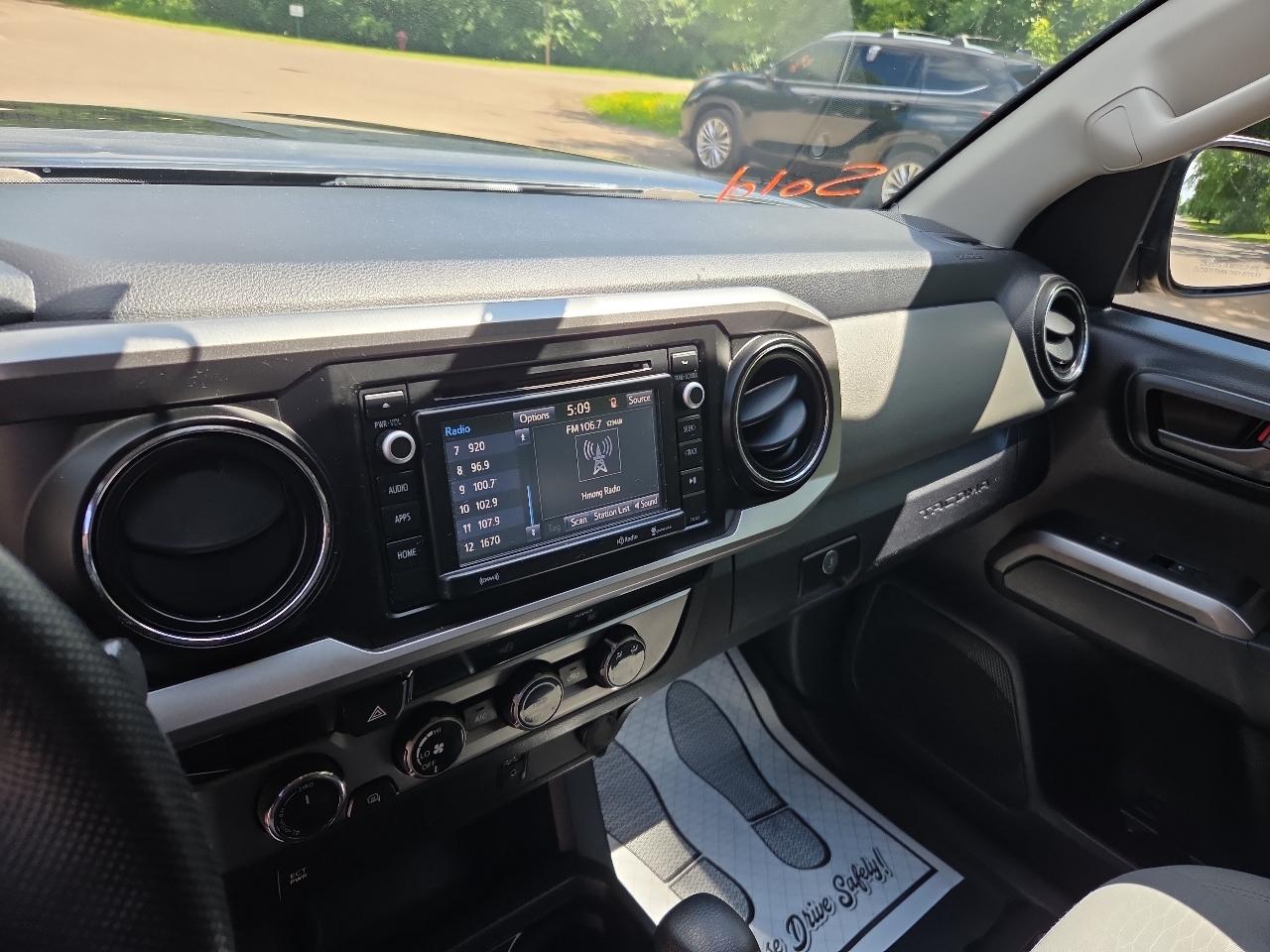 Toyota Tacoma 4WD Double Cab LB V6 AT SR5 (Natl) 2016