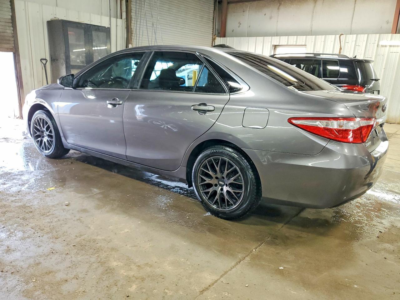 Toyota Camry 4dr Sdn I4 Auto XLE (Natl) 2016