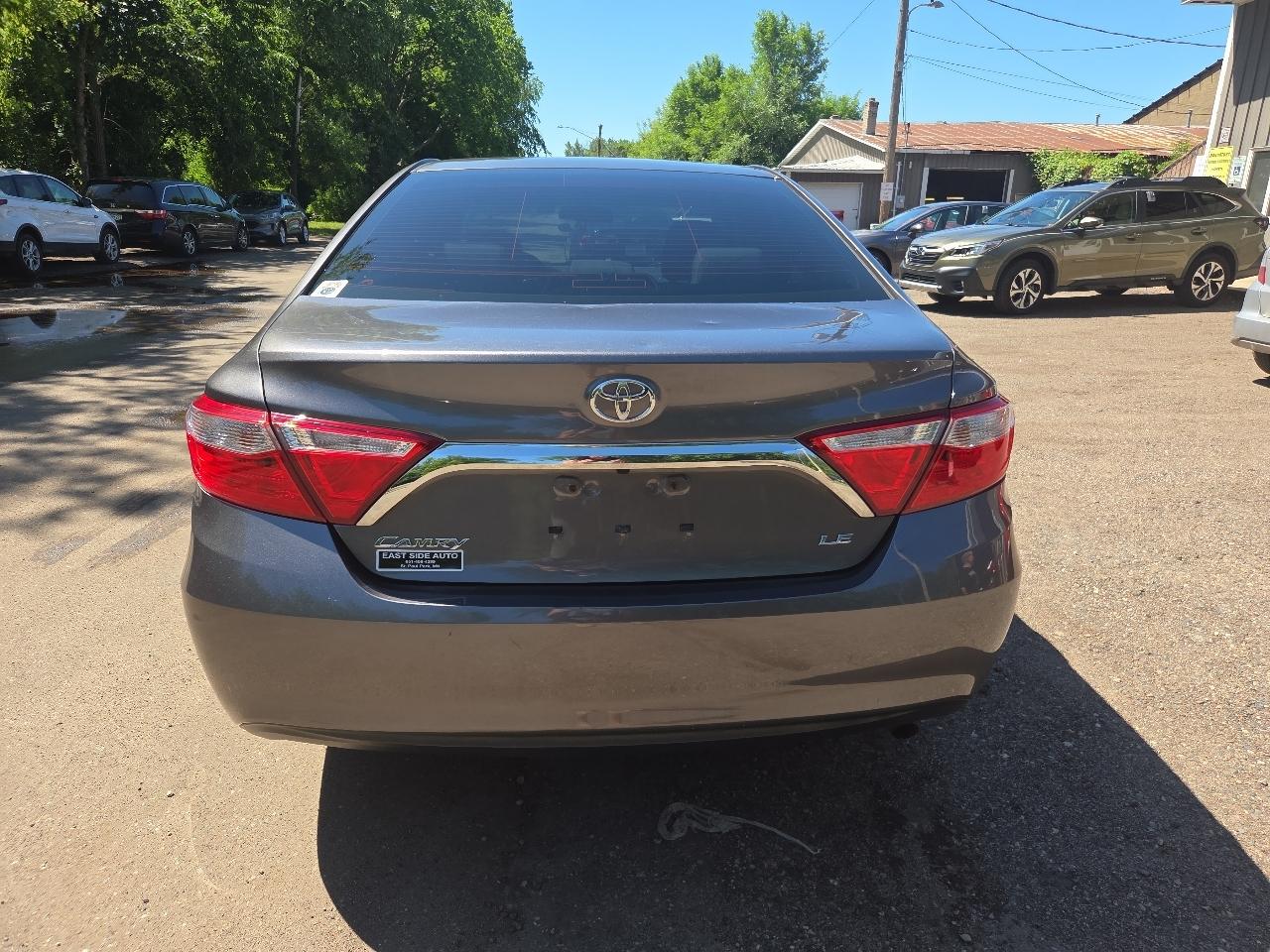 Toyota Camry 4dr Sdn I4 Auto XLE (Natl) 2016