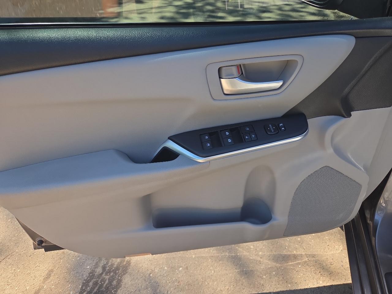 Toyota Camry 4dr Sdn I4 Auto XLE (Natl) 2016