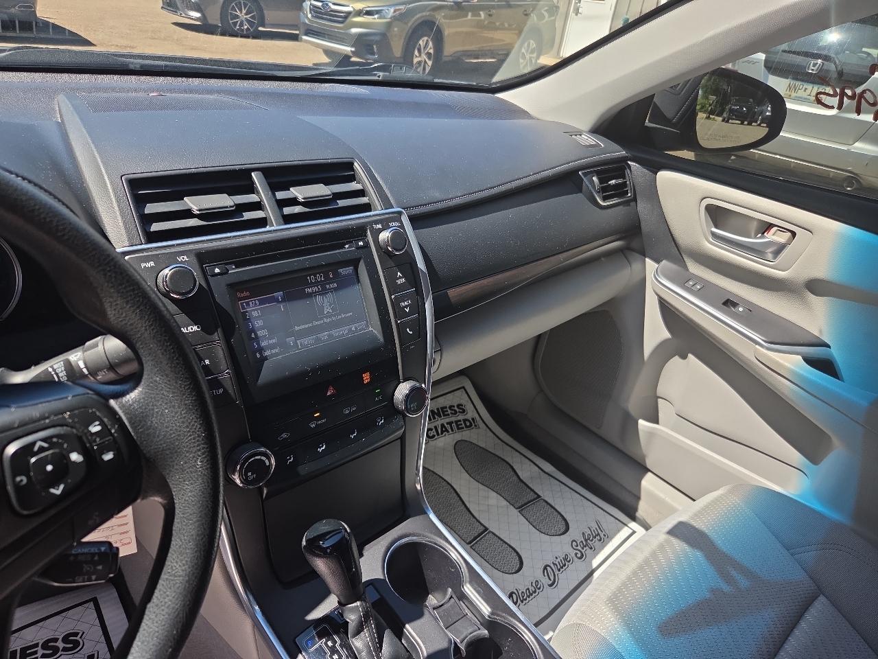 Toyota Camry 4dr Sdn I4 Auto XLE (Natl) 2016