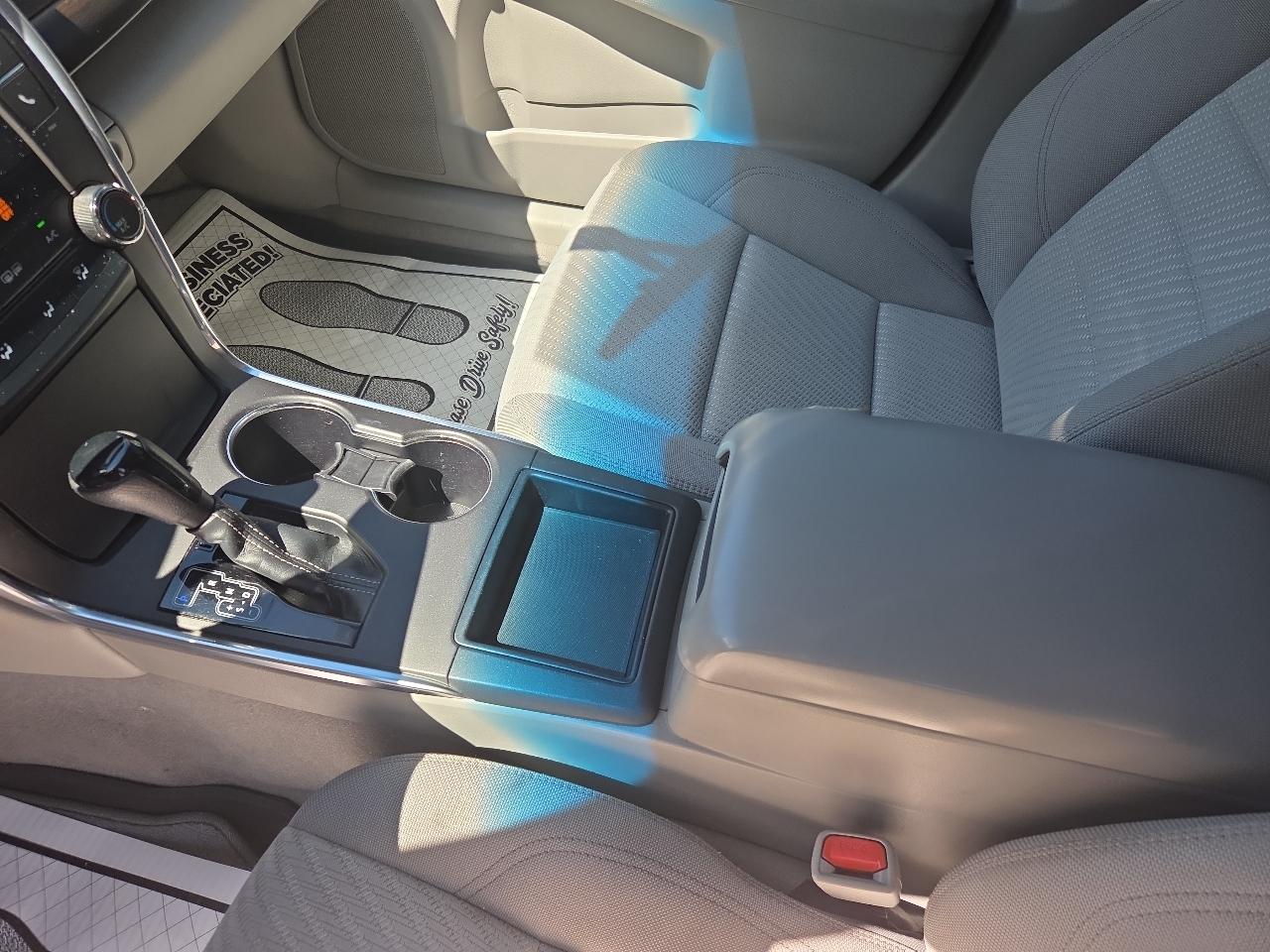 Toyota Camry 4dr Sdn I4 Auto XLE (Natl) 2016