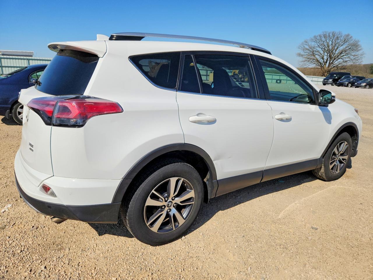 Toyota RAV4 AWD 4dr XLE (Natl) 2016