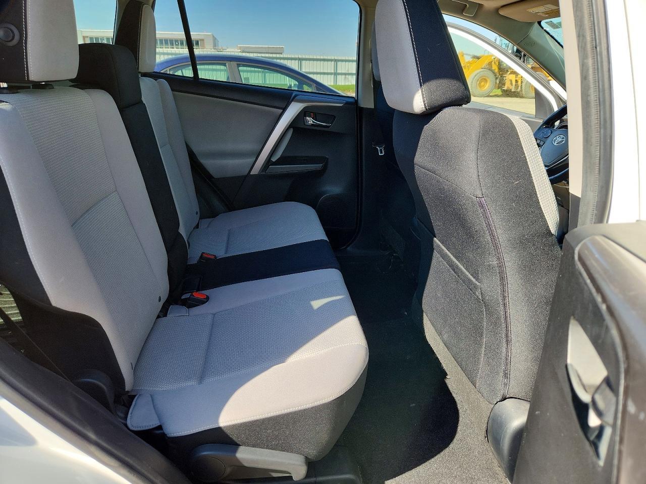 Toyota RAV4 AWD 4dr XLE (Natl) 2016