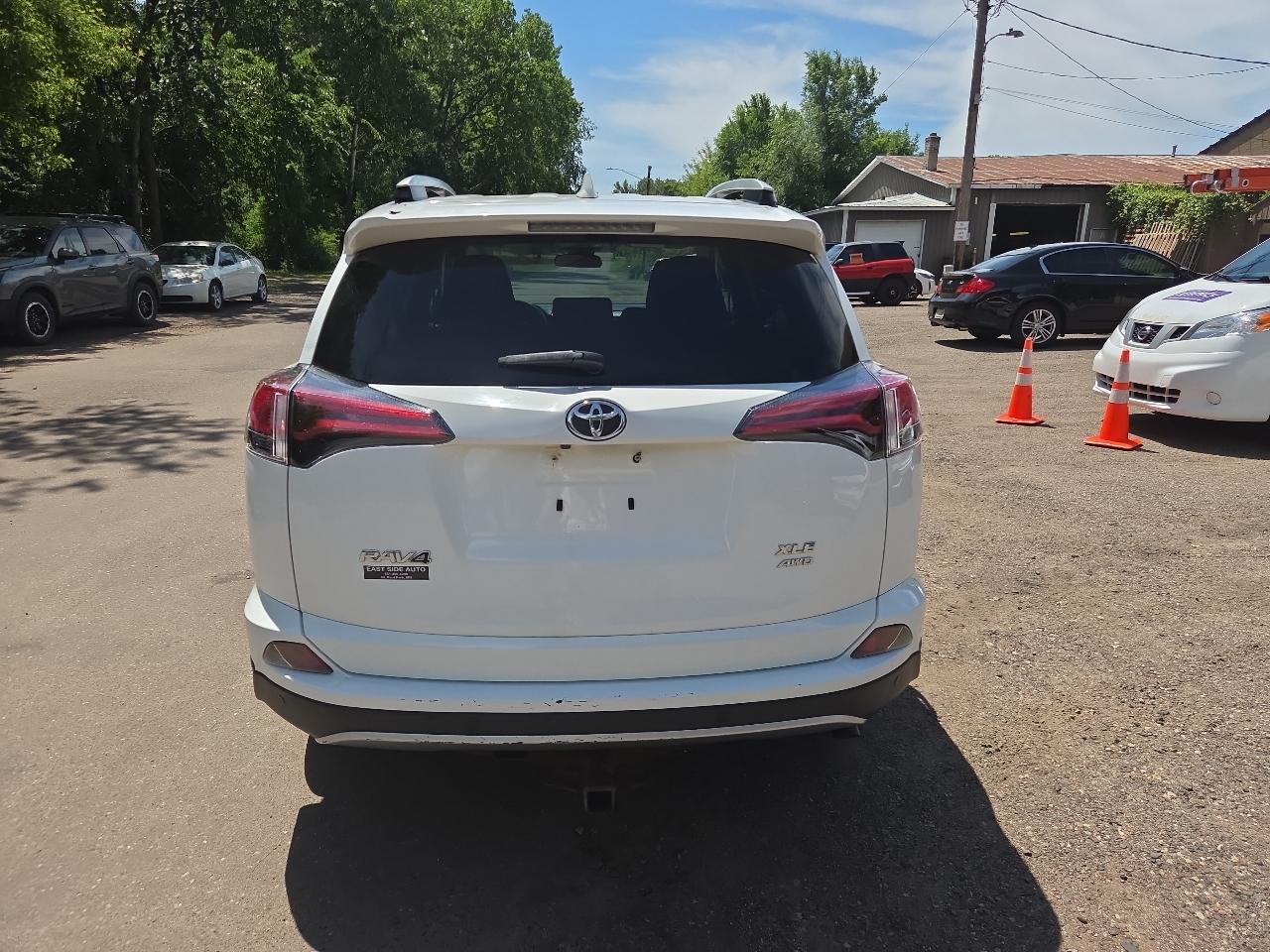 Toyota RAV4 AWD 4dr XLE (Natl) 2016