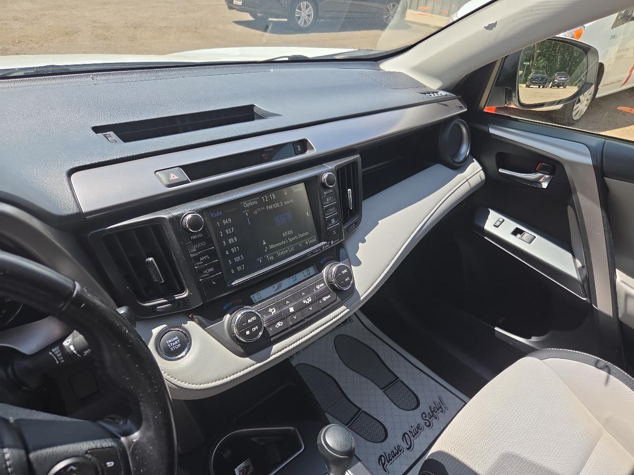 Toyota RAV4 AWD 4dr XLE (Natl) 2016
