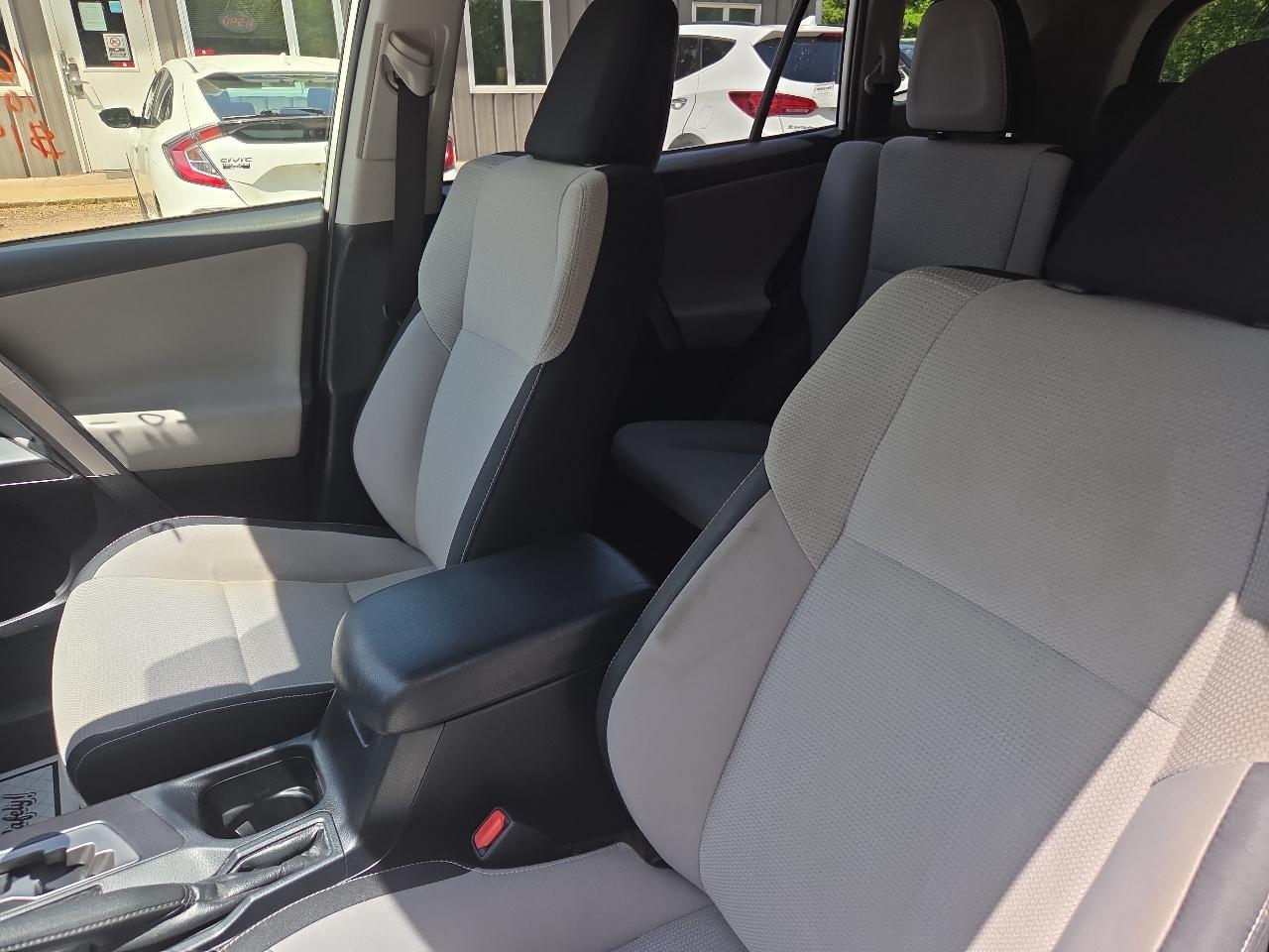 Toyota RAV4 AWD 4dr XLE (Natl) 2016