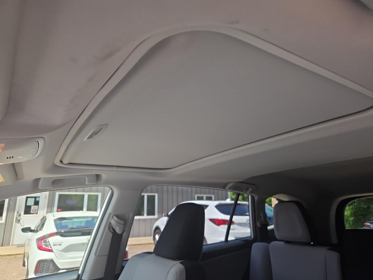 Toyota RAV4 AWD 4dr XLE (Natl) 2016
