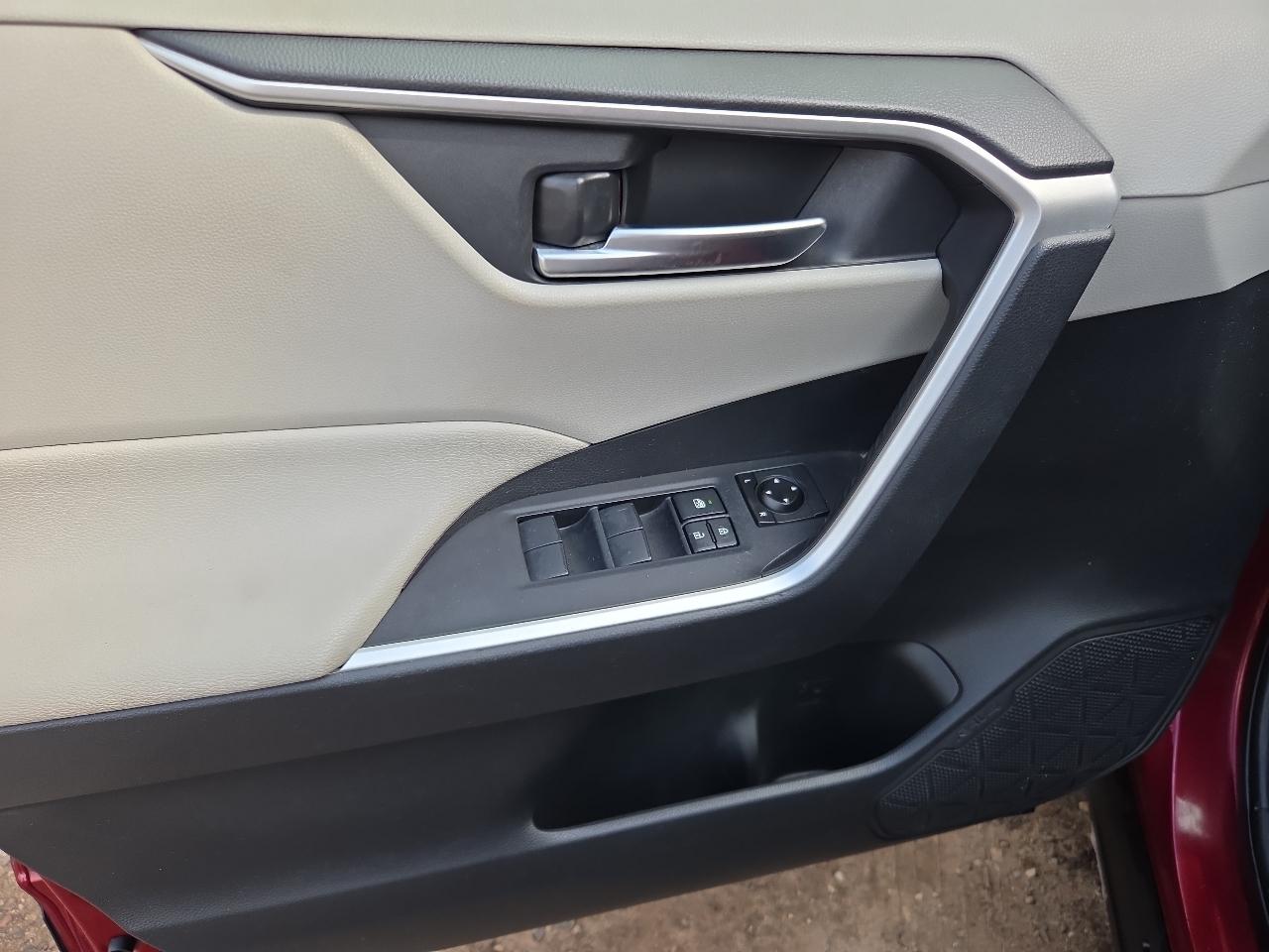 Toyota RAV4 XLE AWD (Natl) 2019