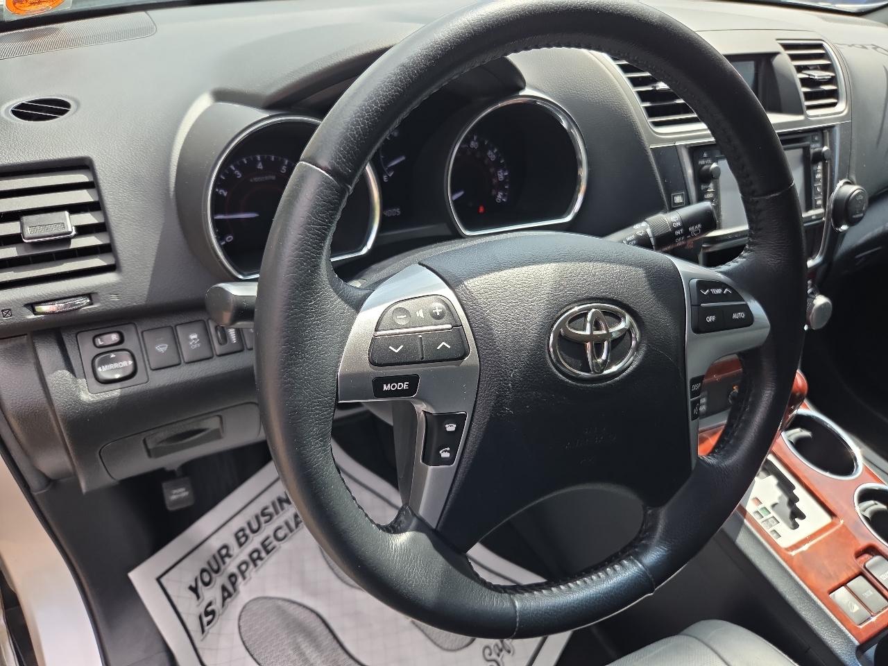 Toyota Highlander 4WD 4dr V6 Limited (Natl) 2013