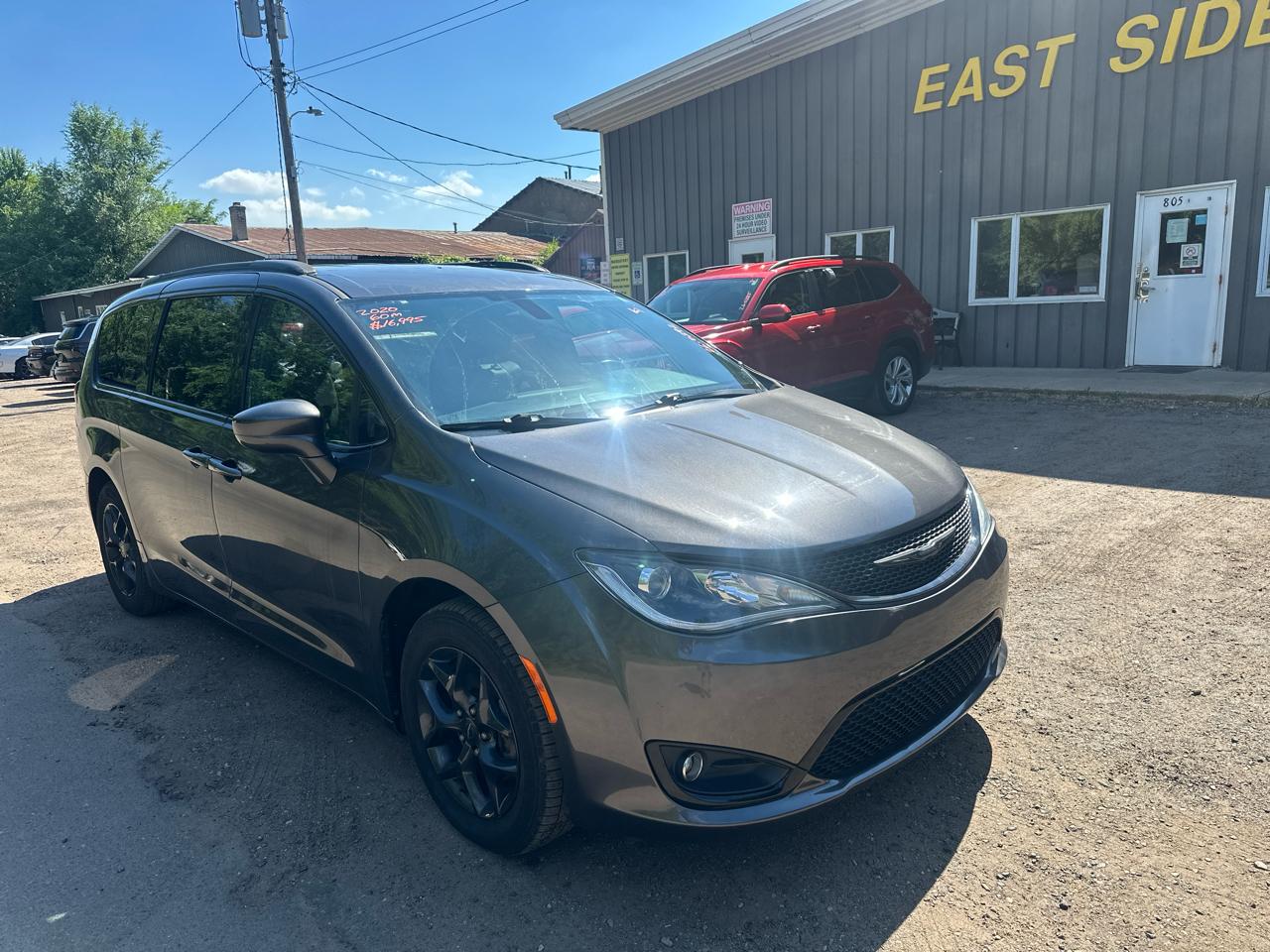 Chrysler Pacifica Touring L FWD 2020