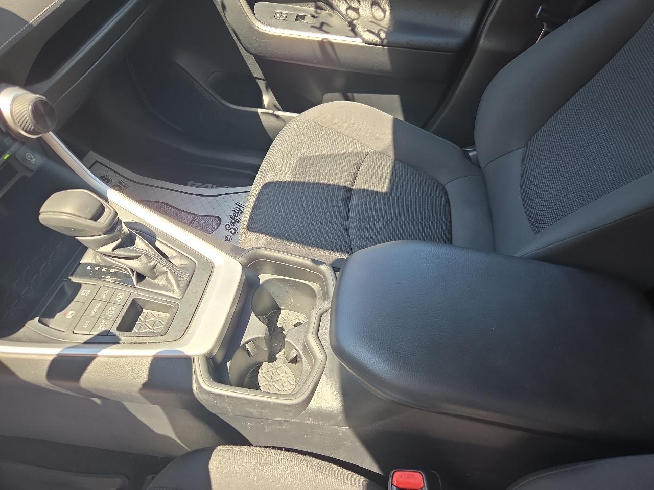 Toyota RAV4 LE AWD (Natl) 2019