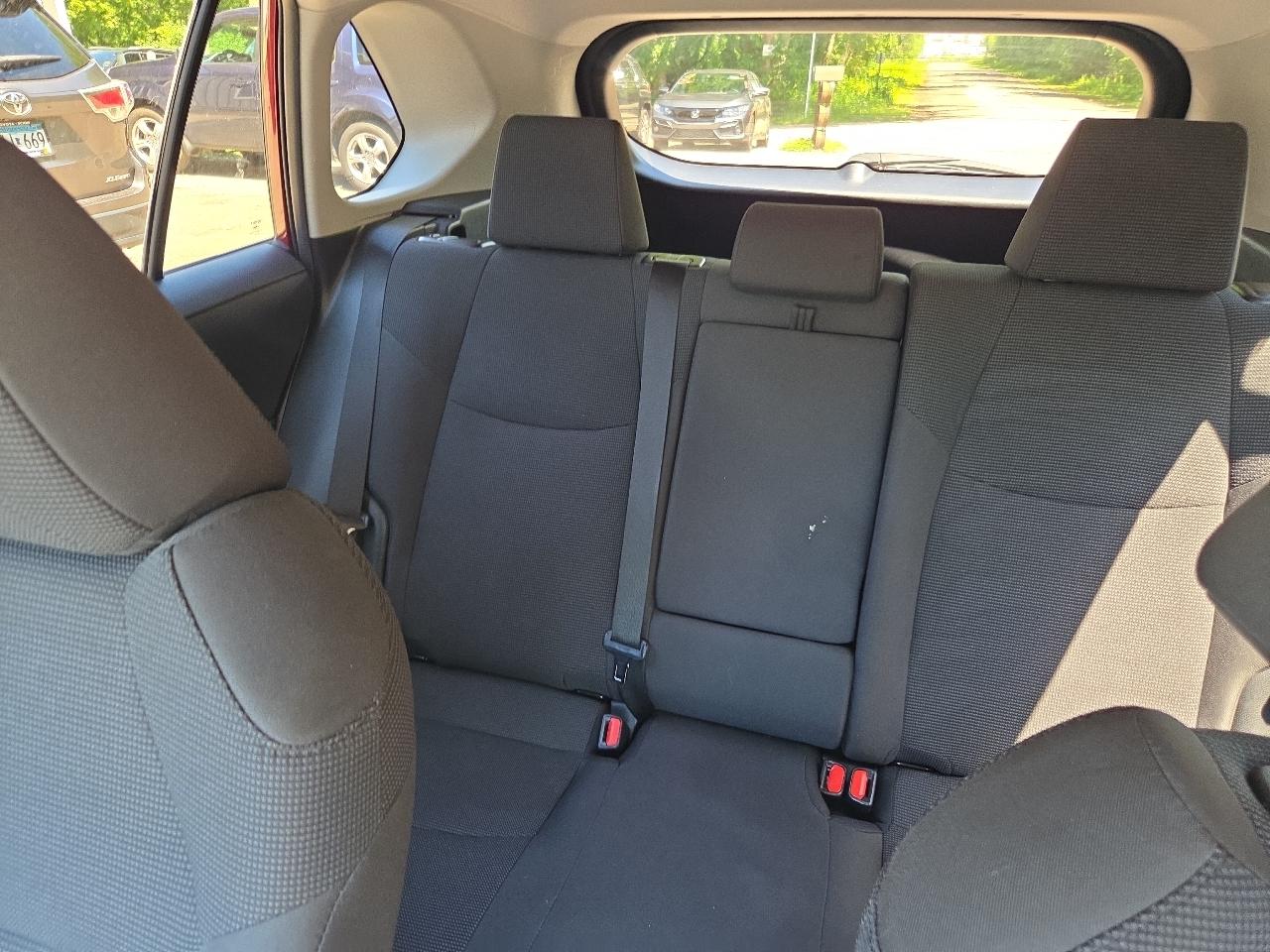 Toyota RAV4 LE AWD (Natl) 2019