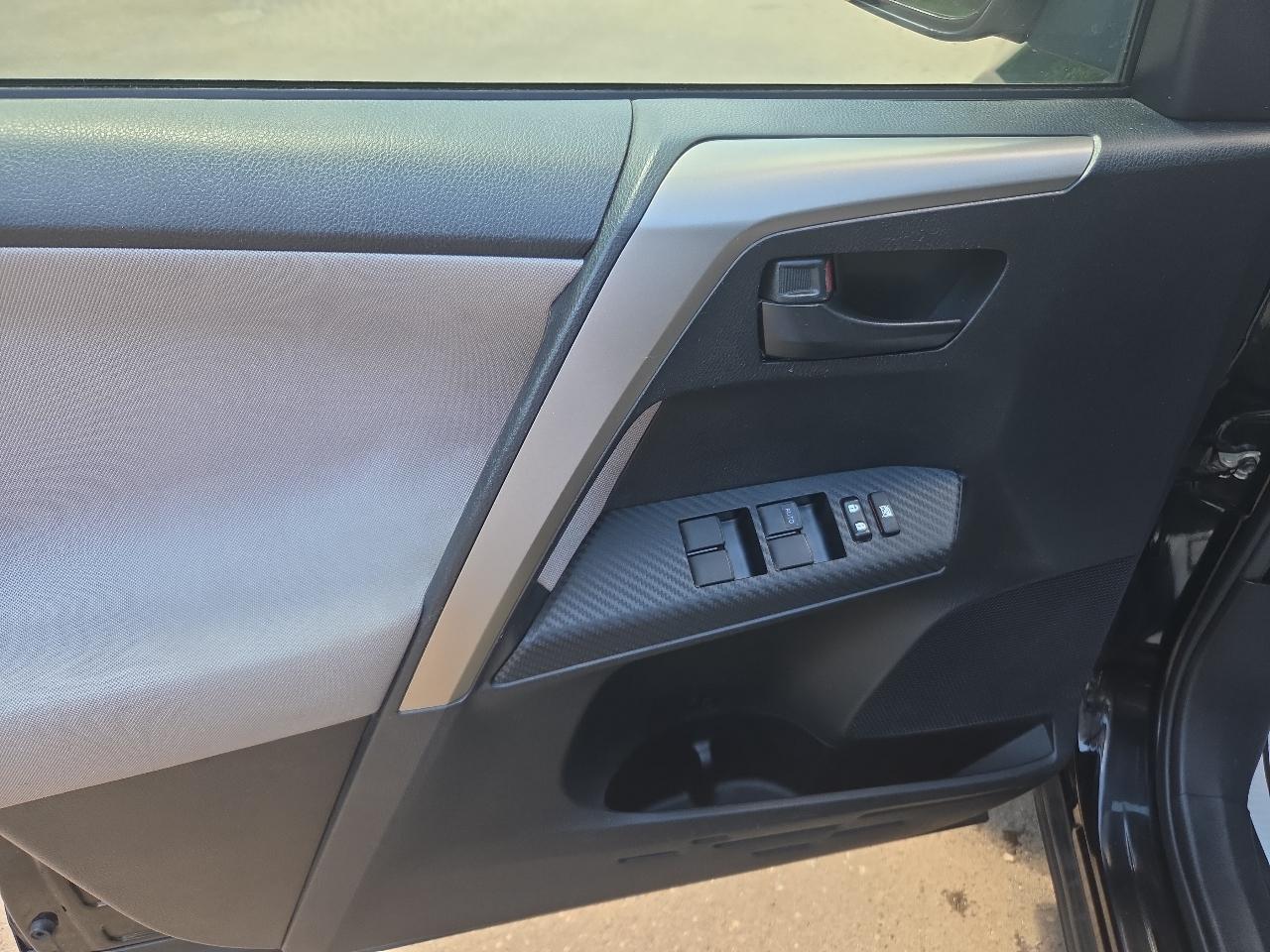 Toyota RAV4 FWD 4dr LE (Natl) 2015