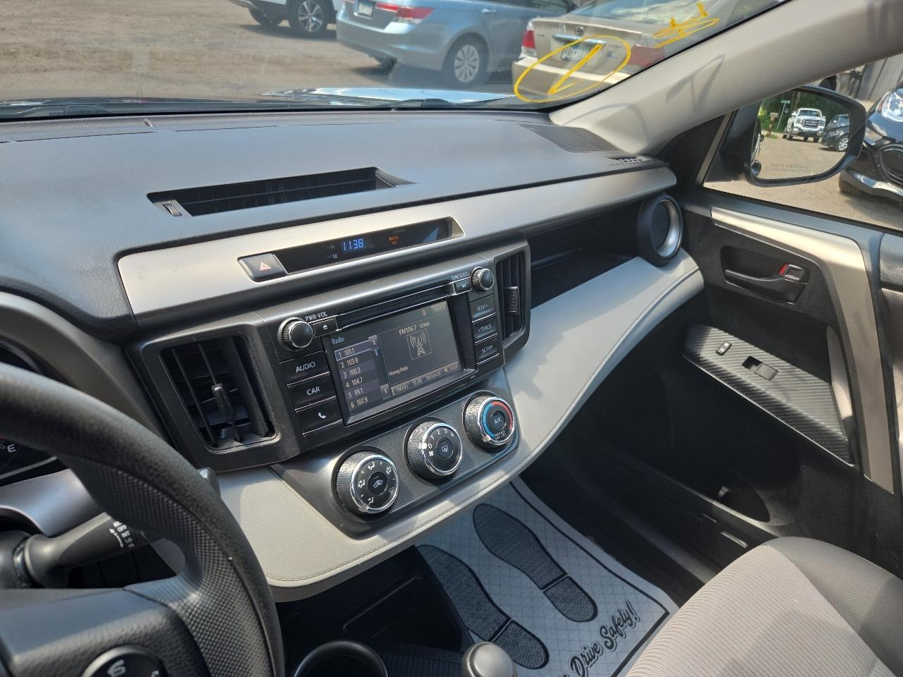 Toyota RAV4 FWD 4dr LE (Natl) 2015